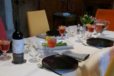 膳宿费 Villa Marambat