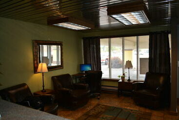 هتل Grand Forks Travelodge