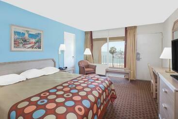 فندق Harbor Inn Bayfront