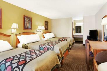 هتل Super 8 By Wyndham Charlotte Downtown Area