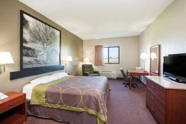فندق Super 8 By Wyndham Iola Ks
