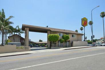 هتل Super 8 By Wyndham Los Angeles/alhambra