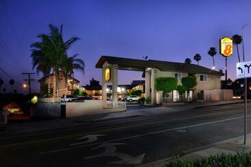 هتل Super 8 By Wyndham Los Angeles/alhambra