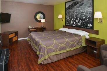 هتل Super 8 By Wyndham Los Angeles/alhambra