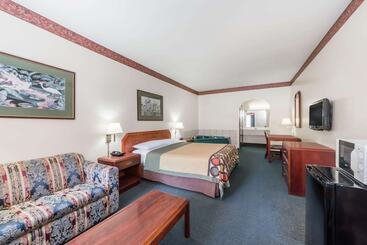 Отель Super 8 By Wyndham Weslaco