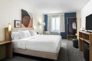 هتل Spark By Hilton Winston Salem University