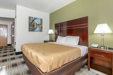 فندق على الطريق Quality Inn