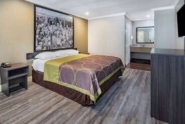 مُتل Super 8 By Wyndham North Hollywood