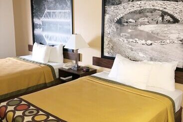 מוטל Super 8 By Wyndham Three Rivers