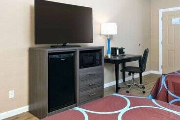 فندق على الطريق Super 8 By Wyndham Victoria / South / Hwy 59