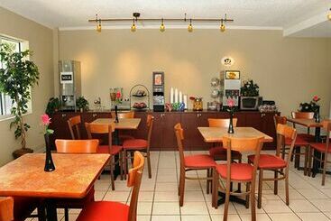 모텔 Super 8 By Wyndham Kissimmee