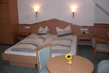 ホテル Landgasthaus Zum Hirsch