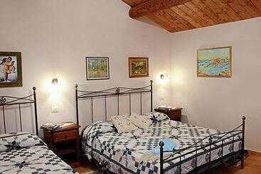 Country Cottage In Marche With Swimming Pool