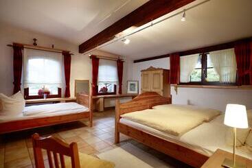 ホテル Haus Kylltal