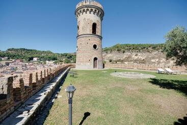 פנסיון Castello Di Caccuri Suites