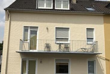 Отель Select Suites & Aparts