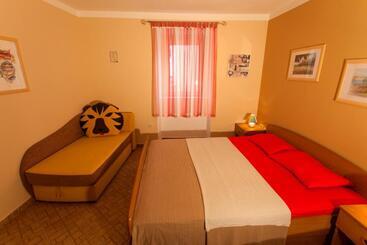 Пансион Guest House Floreus Cres