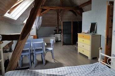 פנסיון The Attic