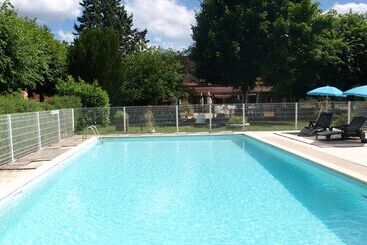 אתר נופש Village Vacances La Vallée De L Yonne