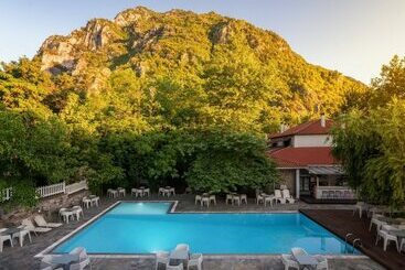 Отель Konitsa River Whisper Gefyri Triple Suite