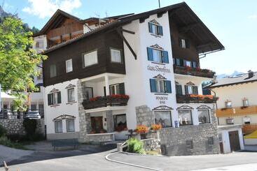 호텔 Ciasa Soreghina