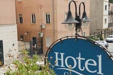 בית מלון כפרי Le Sirene Scilla