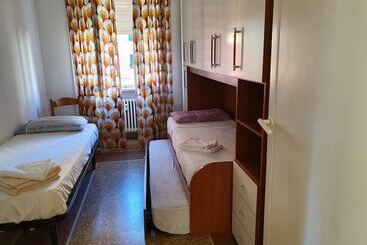 هتل آپارتمان Sestri Mare & Beach Services Residence