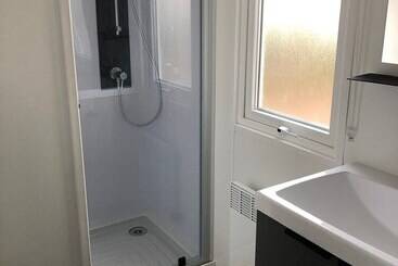 هتل Bernache Cravant