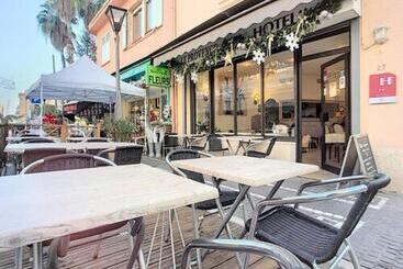 فندق Le Provence Hôtel Golfe Juan