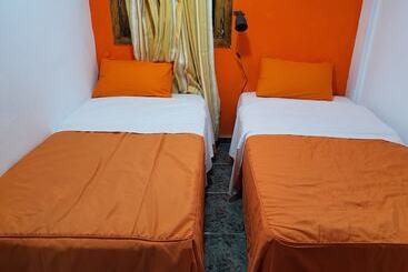 펜션 Low Cost Room Plaza de Hierro II