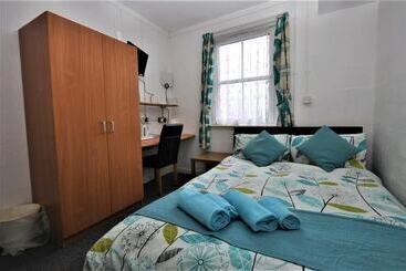 بنسيون Waterfront Guest Accommodation