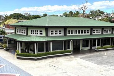 هتل آپارتمان Prado Inn & Suites