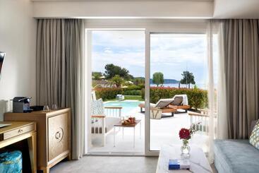 استراحتگاه Alexandra Elegance Bridging Generations