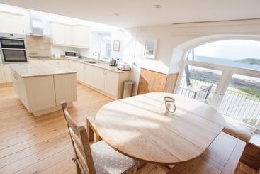 Сельский дом Stables Croyde 4 Bedrooms, Sleeps 8, Sea & Beach Views