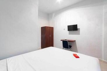 هتل Koolkost Near Wisata Purwahamba Indah Tegal