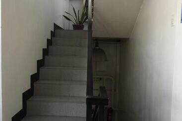 בית מלון כפרי Oyo 711 Goff S Place