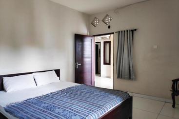 호텔 Oyo 90096 Tiana