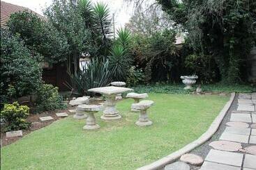 פנסיון Nmb Guest House