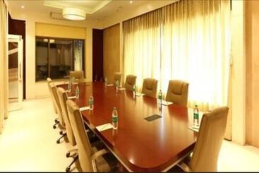 فندق Treebo Premium Metropolis