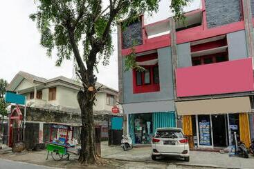 בית מלון כפרי Oyo 90068 Exclusive Barkah Residence Syariah