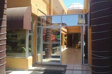 בית מלון כפרי Versalles Inn