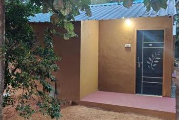 هتل Whispering Rocks Hampi