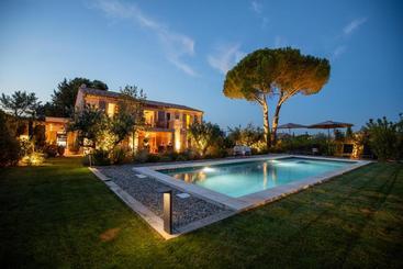 Пансион Le Mas Des Fées