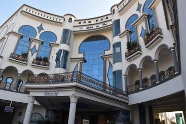 هتل De Raj Sialkot