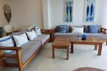 Noah Beach Hotel & Suites
