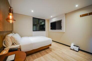 The Stone Bridge Hotel Dongnae