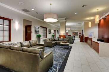 فندق Doubletree By Hilton St. Louis Forest Park