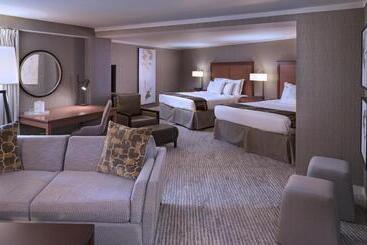 בית מלון כפרי Eaglewood Resort & Spa