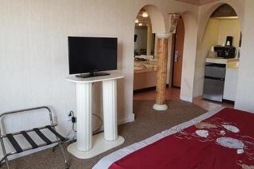 فندق Knights Inn And Suites   Grand Forks