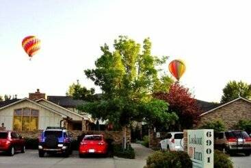 酒店 Lookout Inn - Guest House & Suites